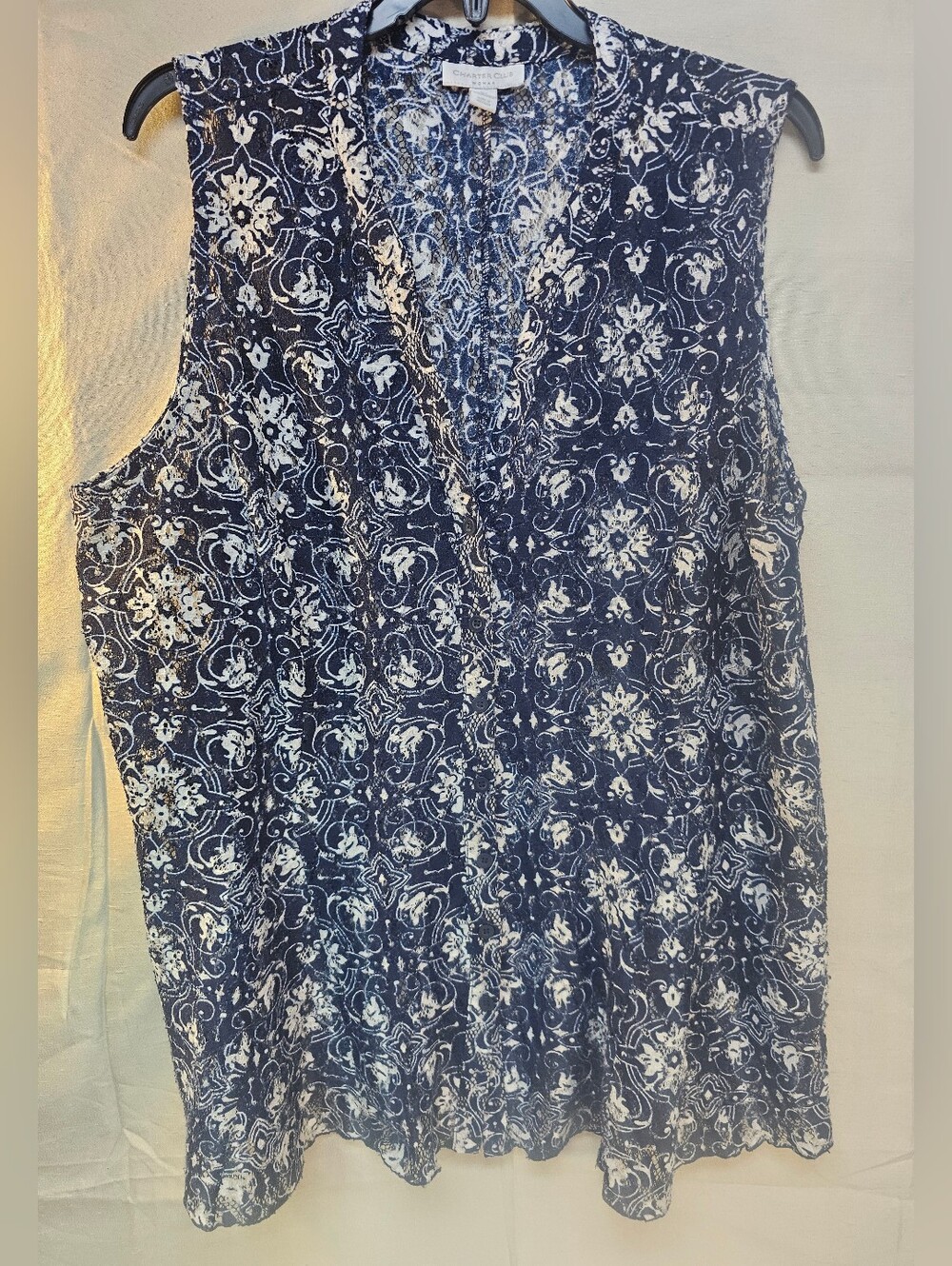 Charter Club Woman Navy and White Sleeveless V-Neck Top Size 2X